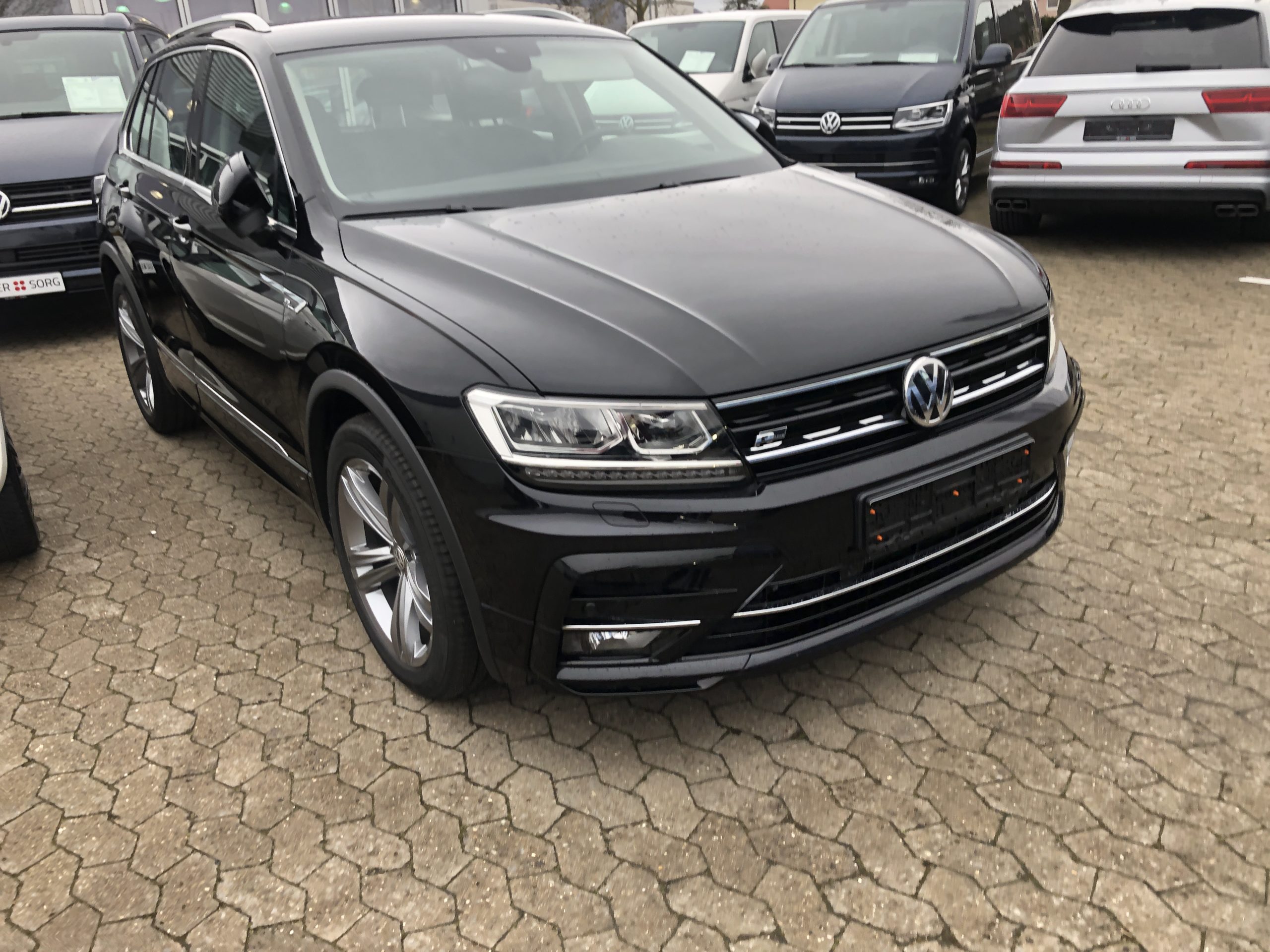 VW Tiguan R-Line